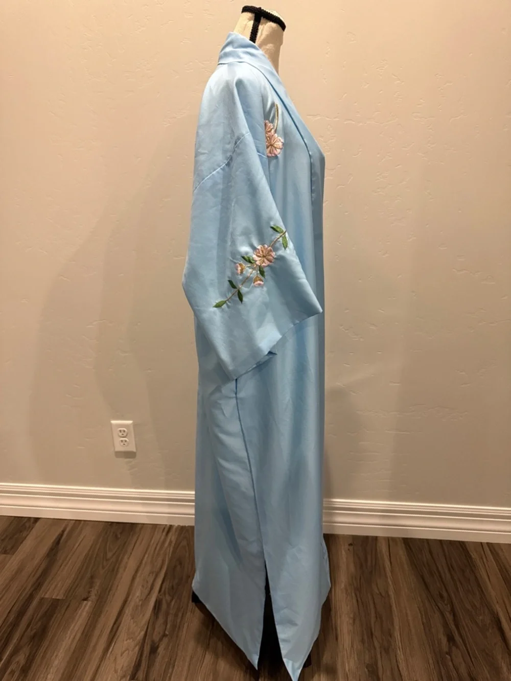 Vintage Japanese Kimono Robe Floral Embroidered Duster Made In Japan No Belt